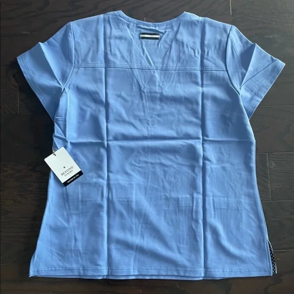 Beyond scrubs periwinkle sunny v-neck top in ceil - Picture 4 of 5